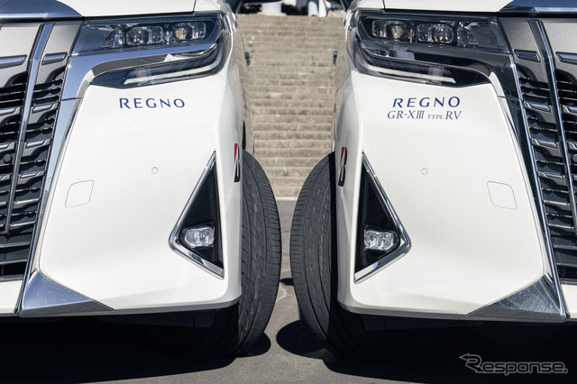 REGNO GR-XⅢ（左）／REGNO GR-XⅢ TYPE RV（右）