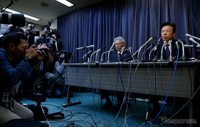 燃費データに不正があったとして謝罪する三菱自動車相川哲郎社長（20日）