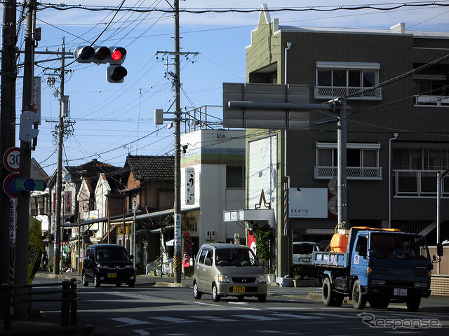 「出張客や地元の人で夜な夜なにぎわう一角」という宮町エリア（AIR & BUS成田発伊勢行きツアー）