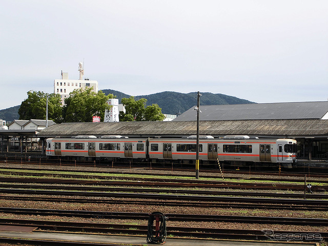 JR参宮線はキハ40が姿を消し、新しいキハ25が活躍（AIR & BUS成田発伊勢行きツアー）